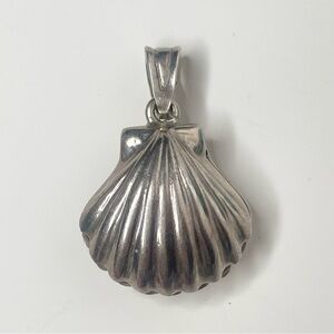 Vintage Sterling Silver Scallop Shell Necklace Pendant